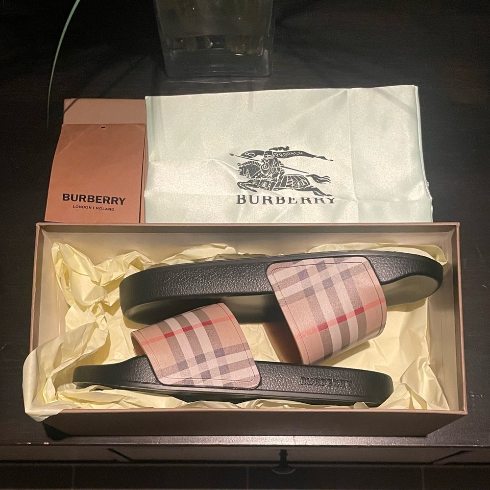 Burberry Beige Shoe Box with Logo
